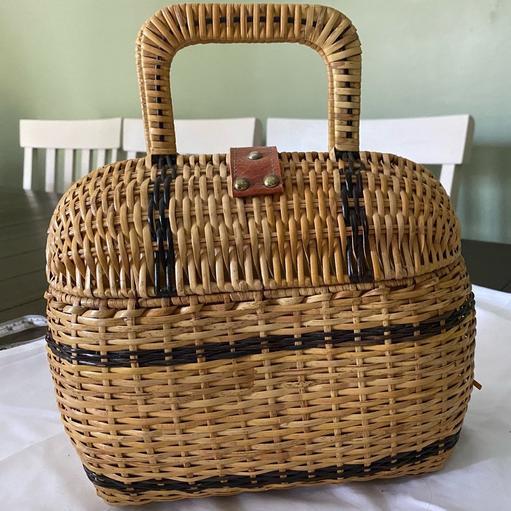 Vintage Woven WICKER BASKET BAG Box Purse w/ Woven Handle